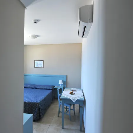 מלון Lido Impero 3*