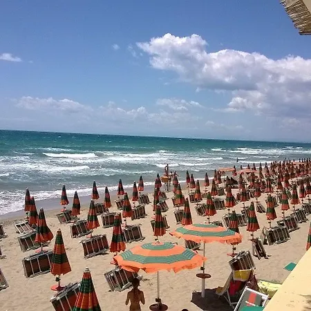 Lido Impero מלון